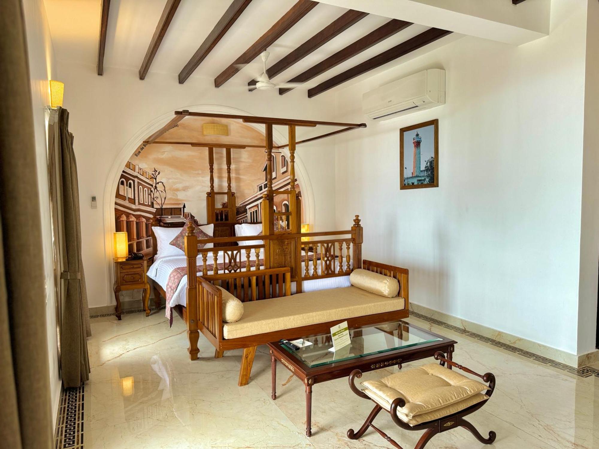 La Plage Seaview Suites Pondicherry Exterior photo