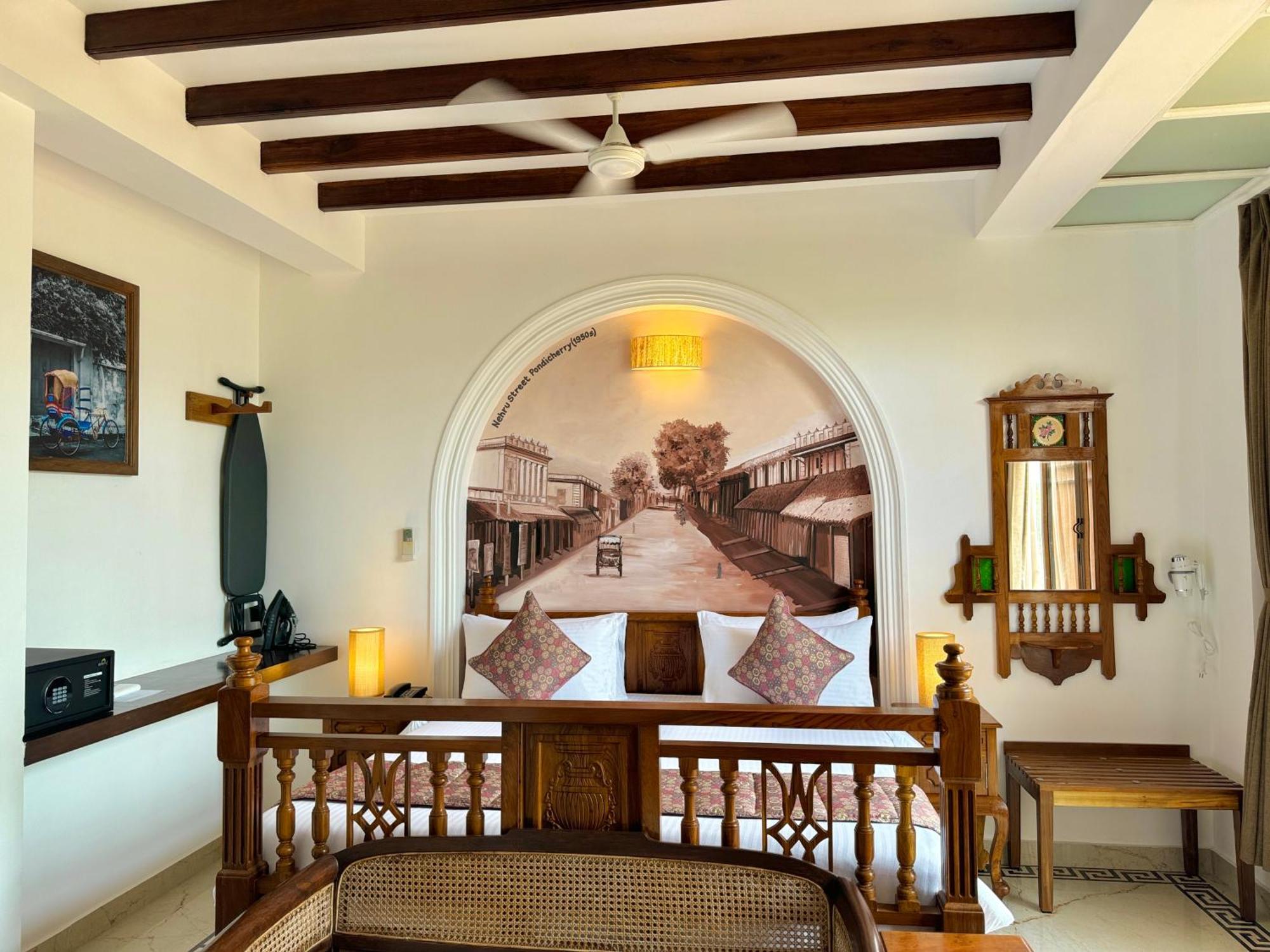 La Plage Seaview Suites Pondicherry Exterior photo