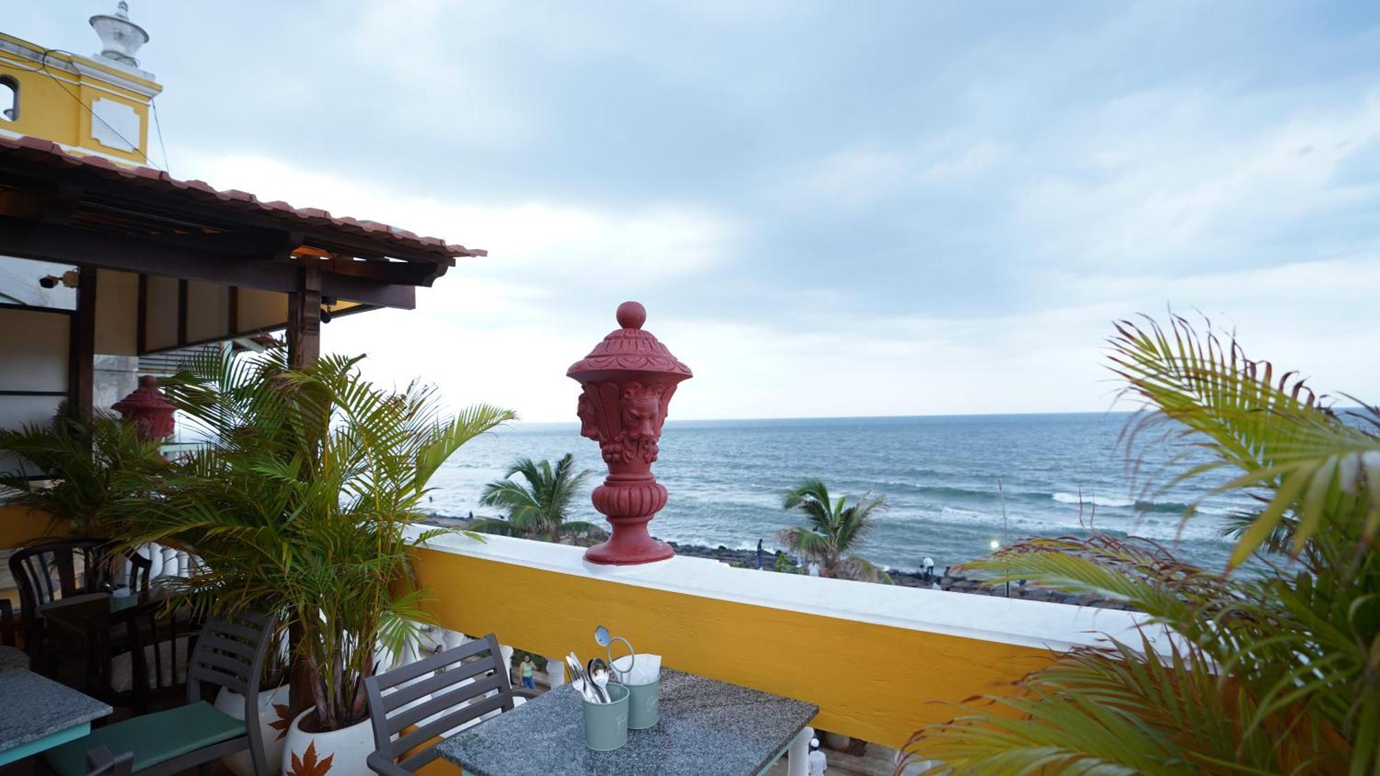 La Plage Seaview Suites Pondicherry Exterior photo